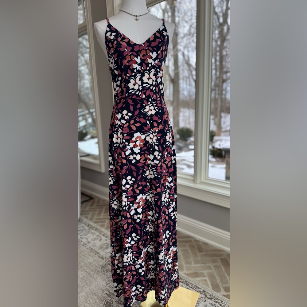 CUTE!  Navy floral cotton maxi dress.  Hugs in all the right places!! Size S